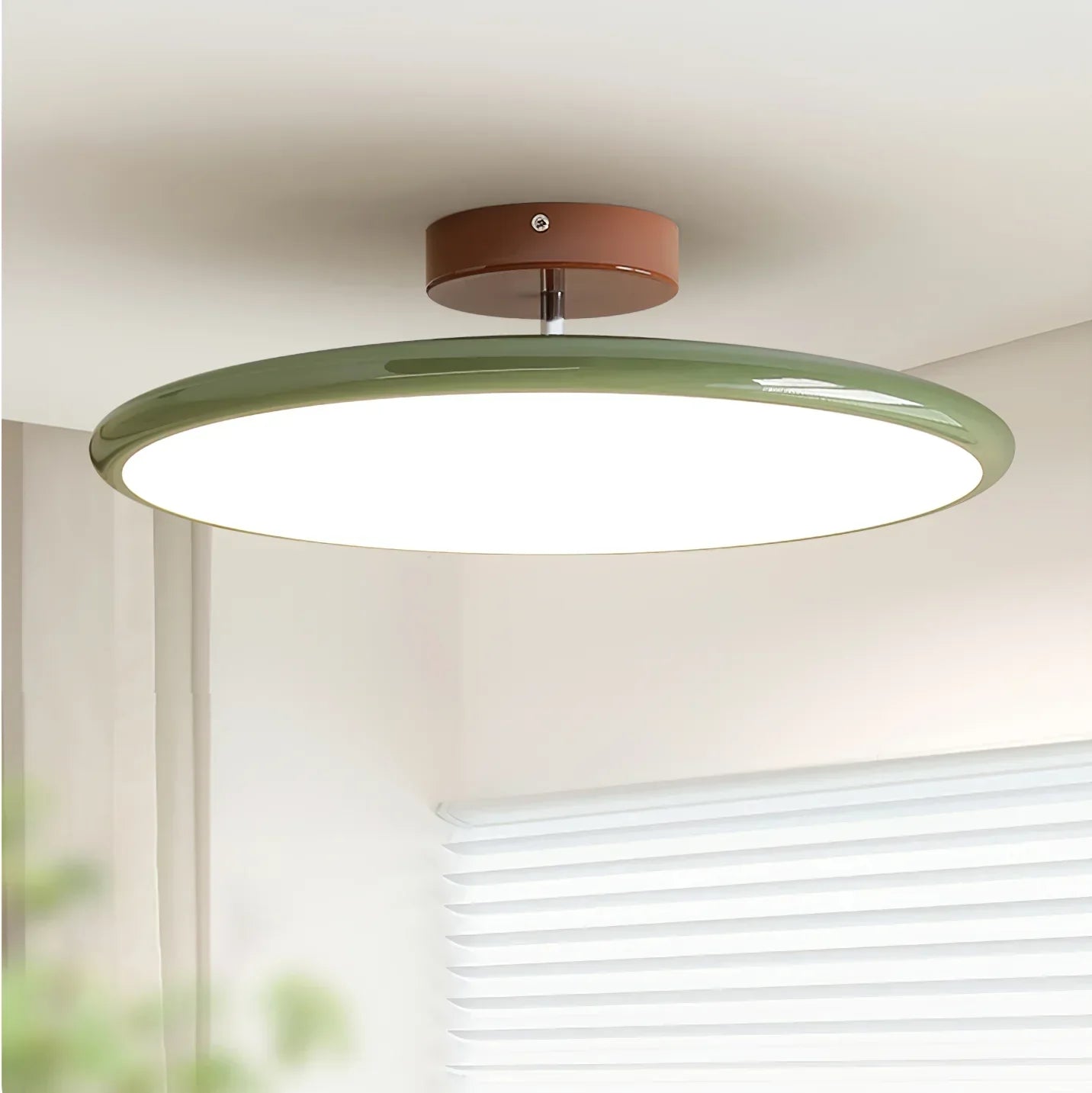Nowoczesna, regulowana lampa sufitowa z wbudowanym oświetleniem LED