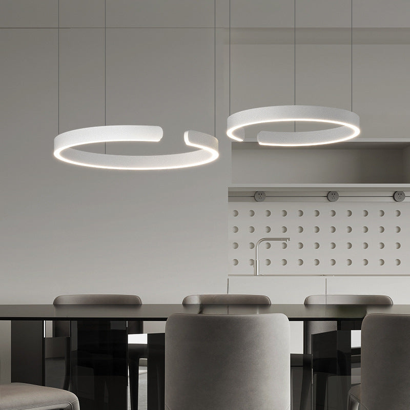 Lampa wisząca z pierścieniem LED do jadalni – nowoczesna oprawa sufitowa