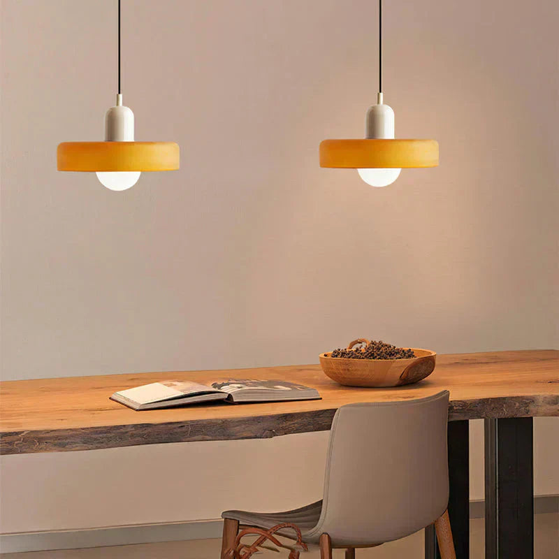 Stylowa marmurowa lampa wisząca sufitowa w stylu skandynawskim