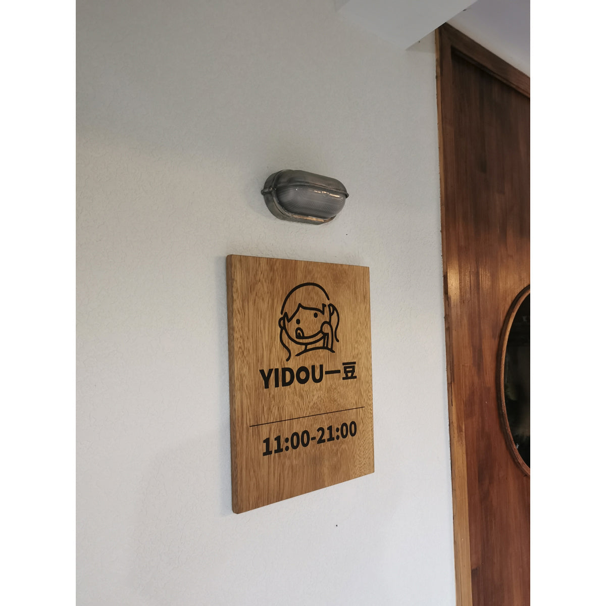 Wytrzymała trwała odporna na warunki atmosferyczne lampa ścienna zewnętrzna o industrialnym designie