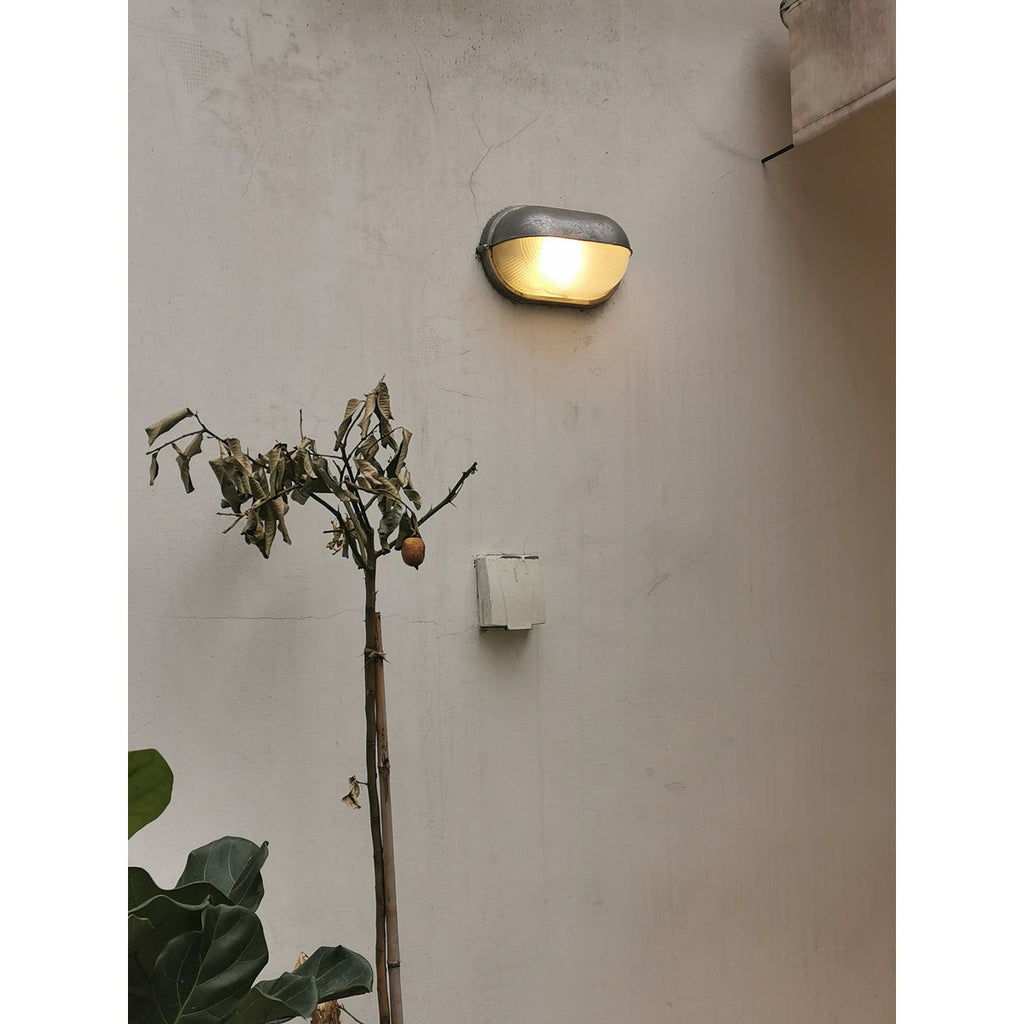 Zewnętrzna lampa ścienna odporna na warunki trwała styl industrialny
