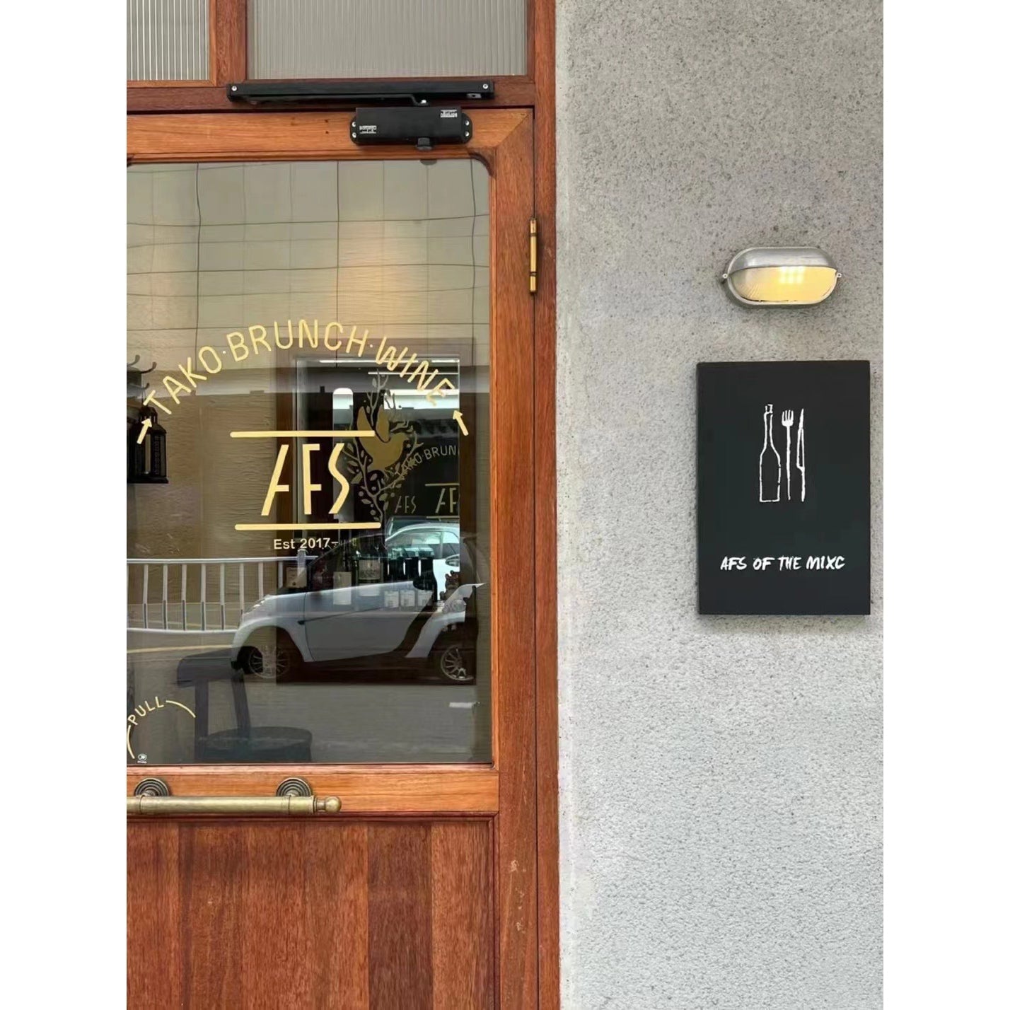Zewnętrzna lampa ścienna odporna na warunki trwała styl industrialny