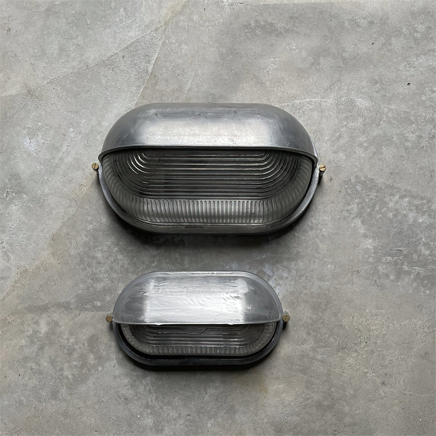 Wytrzymała trwała odporna na warunki atmosferyczne lampa ścienna zewnętrzna o industrialnym designie