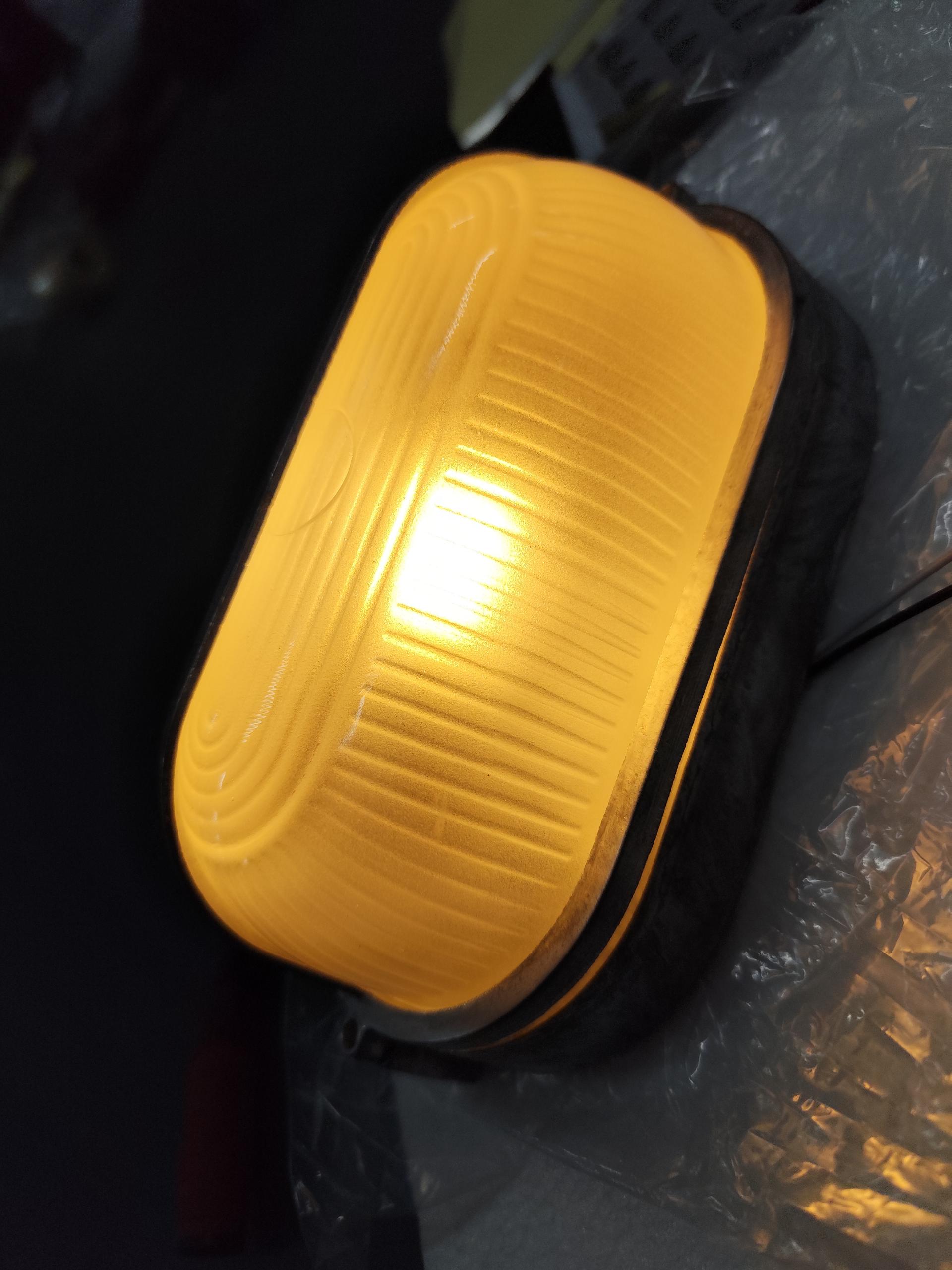 Wytrzymała trwała odporna na warunki atmosferyczne lampa ścienna zewnętrzna o industrialnym designie