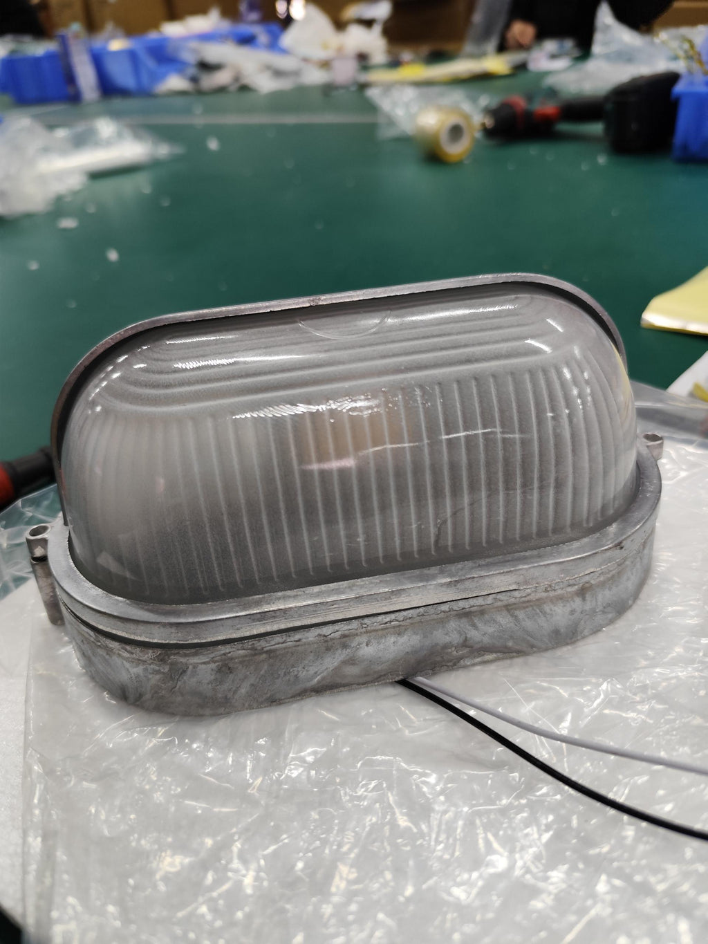 Wytrzymała trwała odporna na warunki atmosferyczne lampa ścienna zewnętrzna o industrialnym designie
