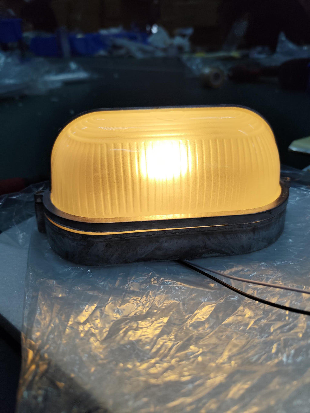 Wytrzymała trwała odporna na warunki atmosferyczne lampa ścienna zewnętrzna o industrialnym designie