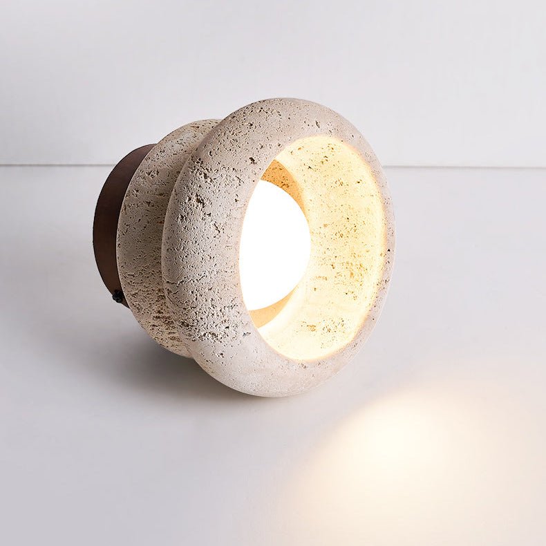 Stylowa lampa sufitowa z trawertynu – oprawa LED z naturalnego kamienia