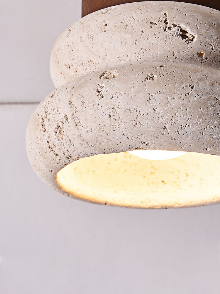 Stylowa lampa sufitowa z trawertynu – oprawa LED z naturalnego kamienia