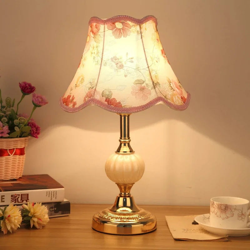 Nordycka Lampa Vintage na Biurko i Stolik – Ciepłe Oświetlenie do Domu
