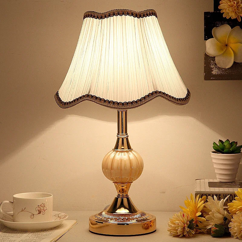 Nordycka Lampa Vintage na Biurko i Stolik – Ciepłe Oświetlenie do Domu