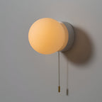 Skandynawska szklana lampa ścienna LED z włącznikiem łańcuszkowym