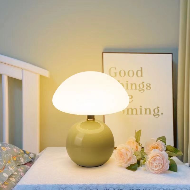Elegancka minimalistyczna retro lampa grzybowa stołowa