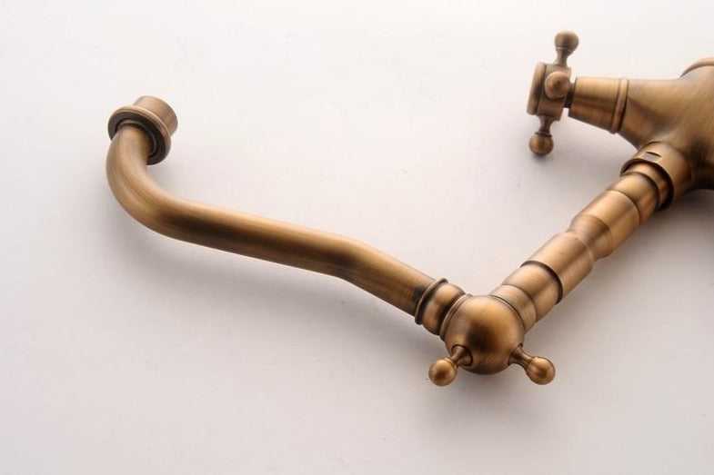 Bateria umywalkowa w stylu vintage z dwoma uchwytami