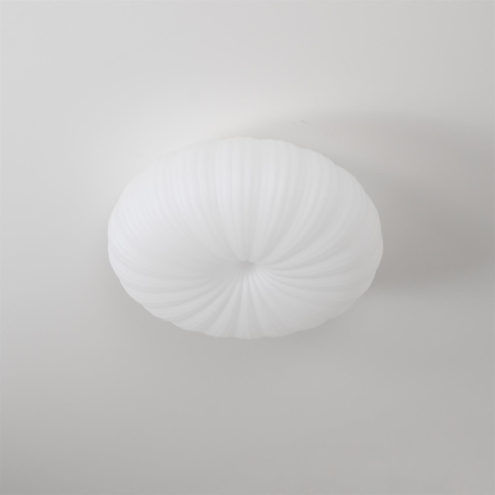 Minimalistyczna lampa sufitowa LED do wnętrz, do montażu podtynkowego, o okrągłym kształcie