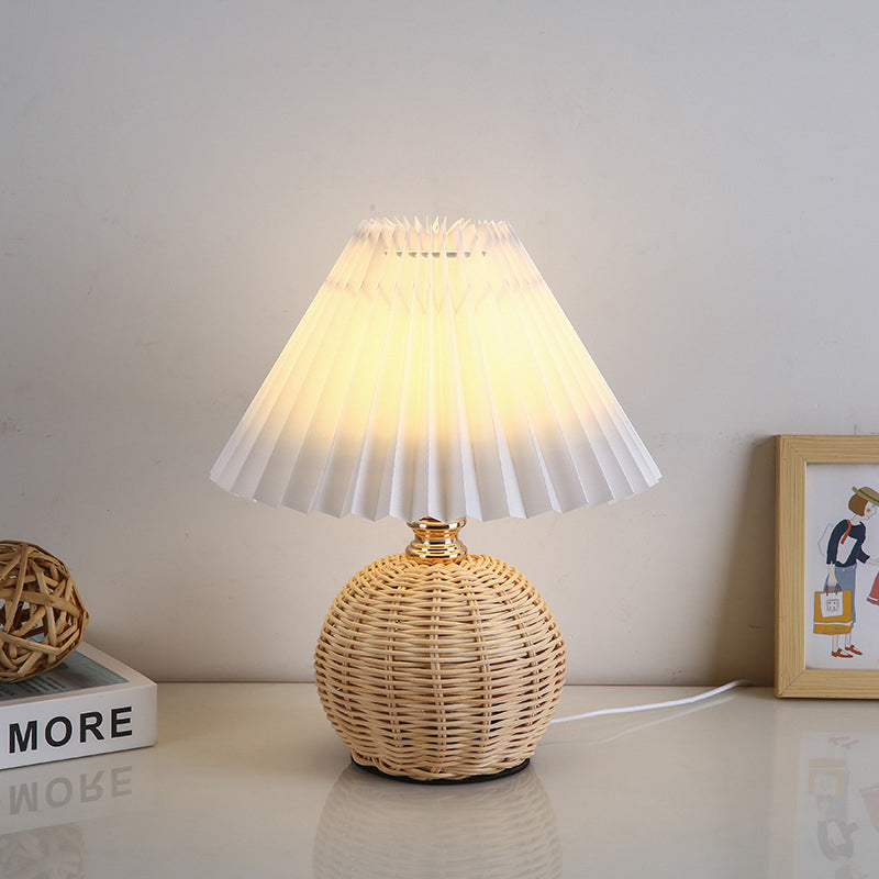 Tkana rattanowa lampa stołowa LED z plisowanym abażurem z tkaniny