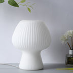 Minimalistyczna lampka nocna w kształcie grzybka