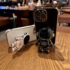 Wytrzymałe smukłe etui na telefon z podstawką iPhone - modny design astronauty