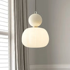 Lampa sufitowa w stylu klasycznym w kremowym odcieniu ze złotymi akcentami