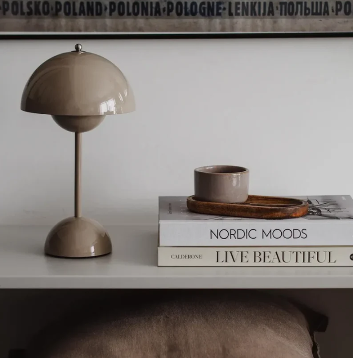 Nowoczesna lampa stołowa LED z 3 poziomami jasności