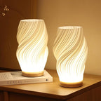 Lampa stołowa o rzeźbionym wzorze fal z zasilaniem USB