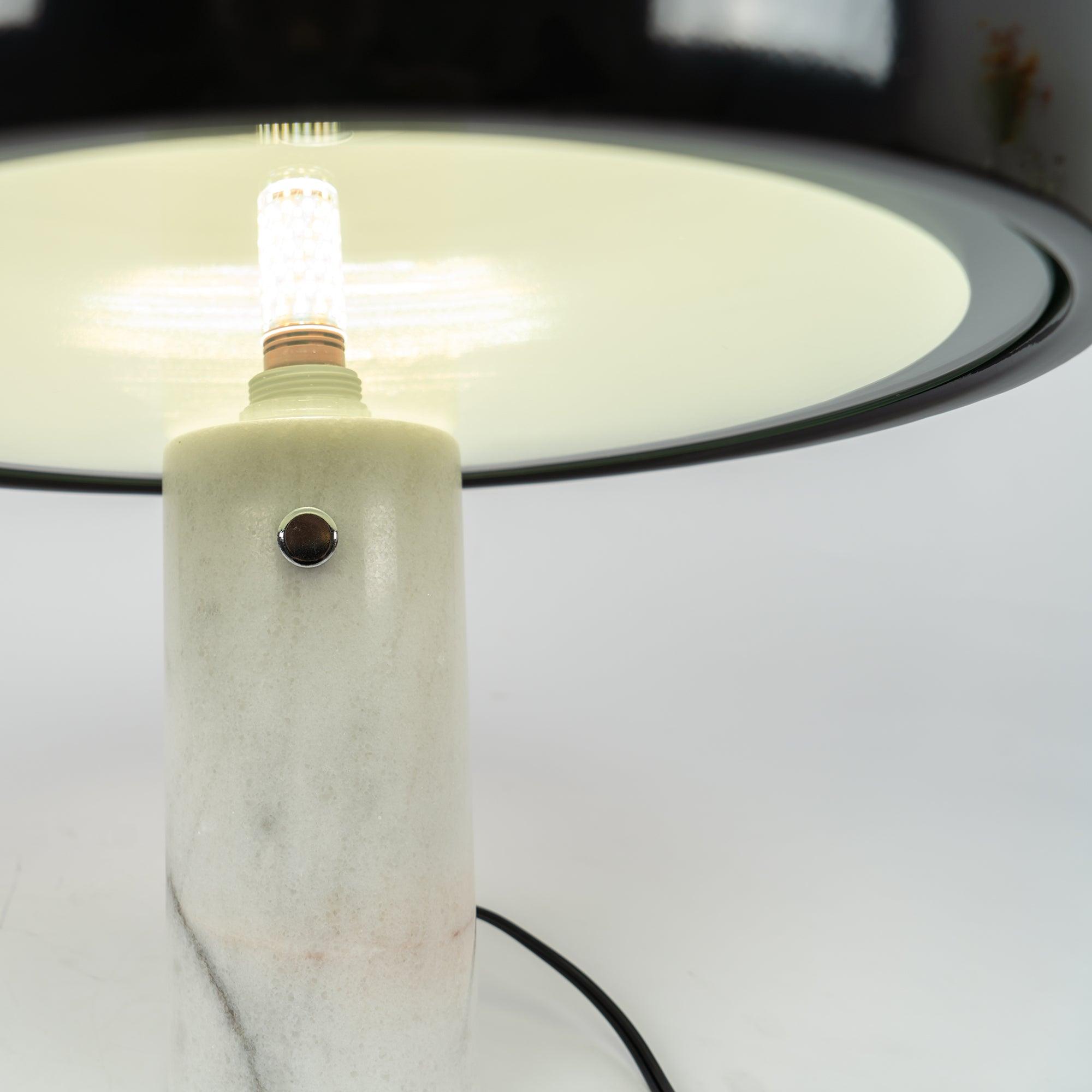 Marmurowa Lampa Stołowa – Subtelne Oświetlenie Dekoracyjne do Wnętrz