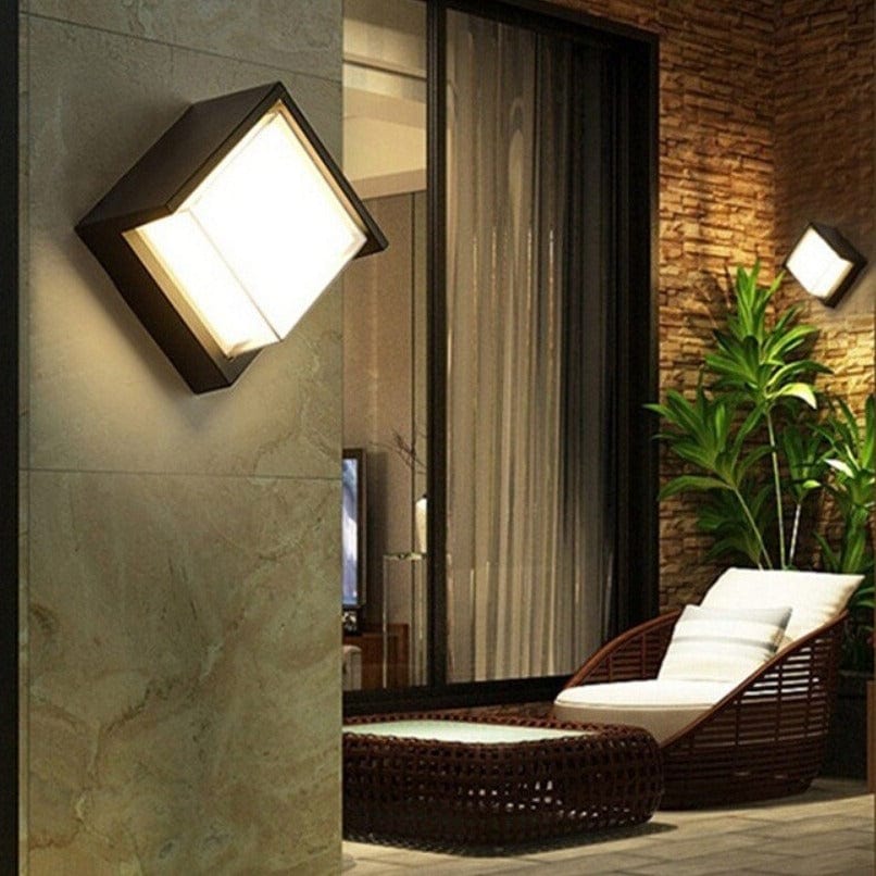 Ozdobna funkcjonalna zewnętrzna lampa ścienna LED z czujnikiem