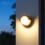 Ozdobna funkcjonalna zewnętrzna lampa ścienna LED z czujnikiem