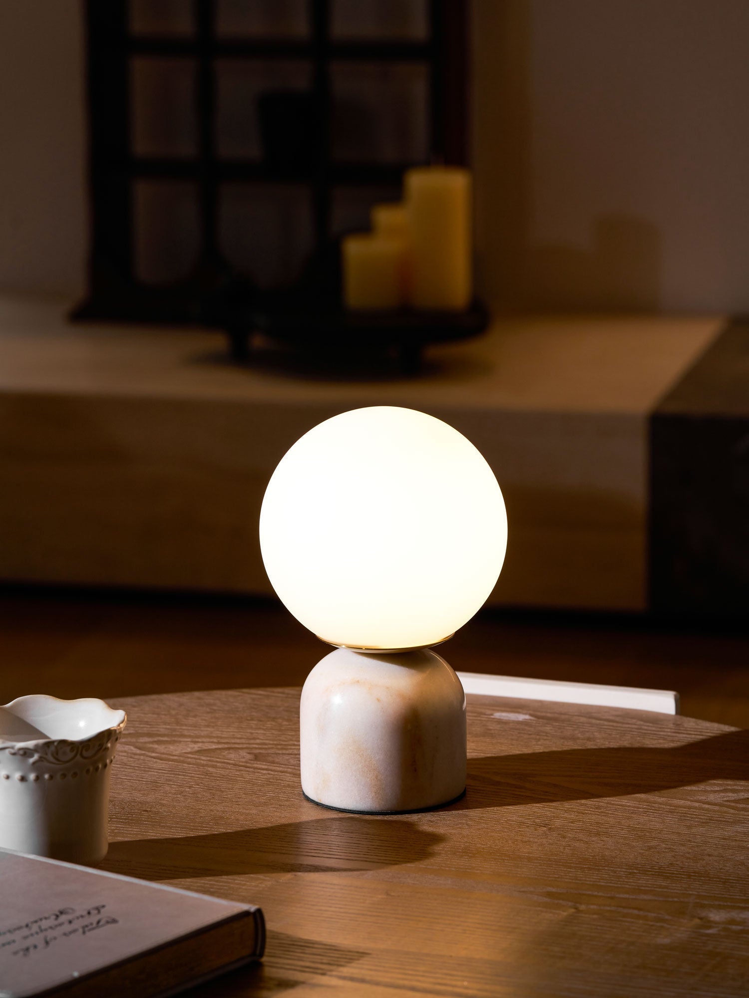 Nowoczesna lampa stołowa Orb Glow Kompaktowe światło otoczenia