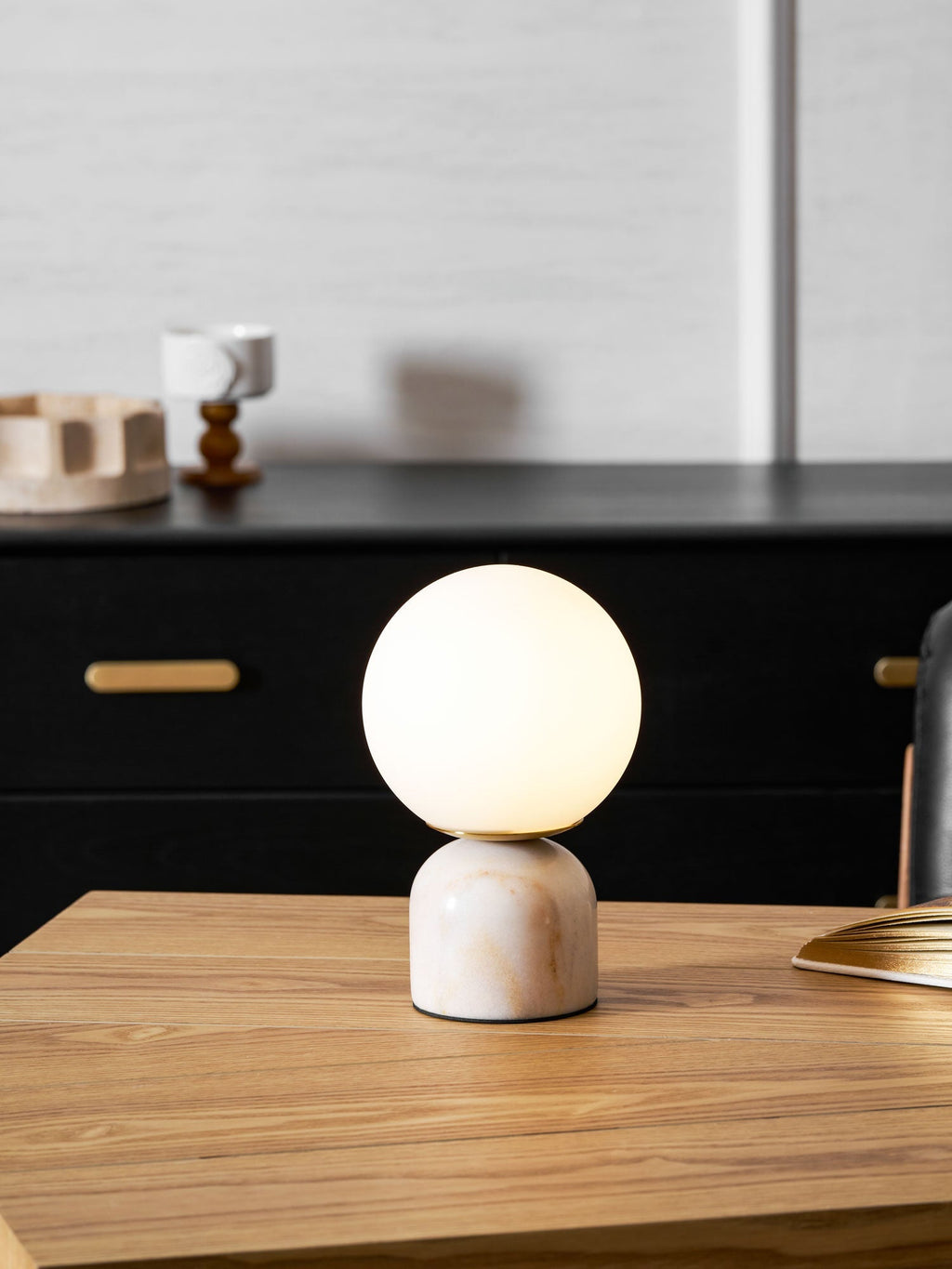 Nowoczesna lampa stołowa Orb Glow Kompaktowe światło otoczenia