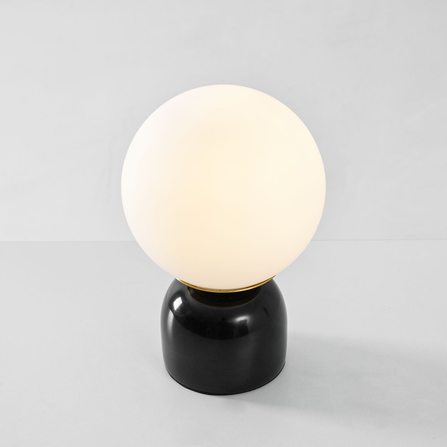Nowoczesna lampa stołowa Orb Glow Kompaktowe światło otoczenia