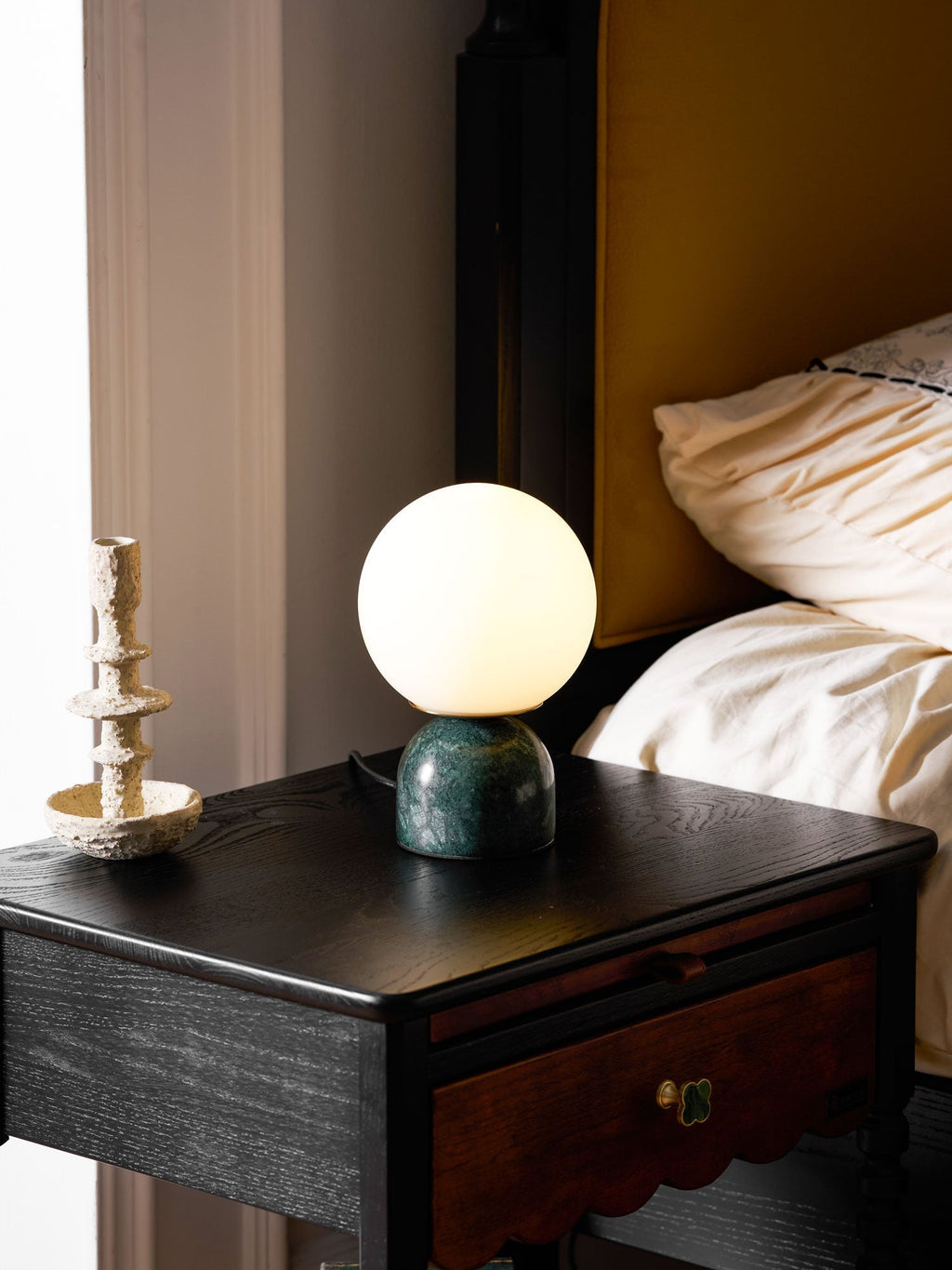 Nowoczesna lampa stołowa Orb Glow Kompaktowe światło otoczenia