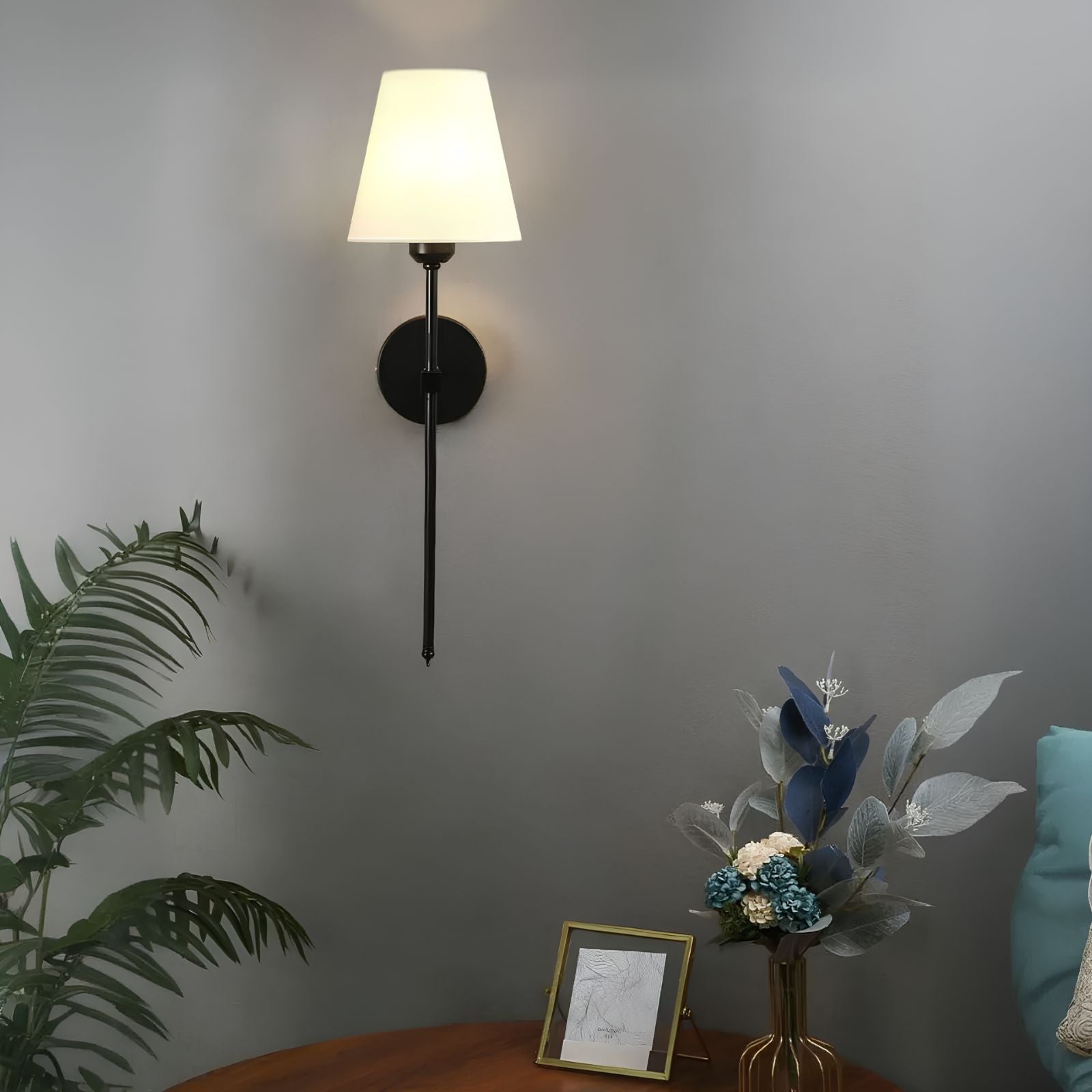 Długotrwała bezprzewodowa lampa ścienna z pilotem