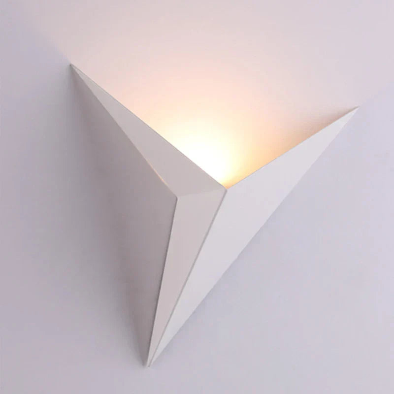 Artystyczna smukła trigon lampa ścienna