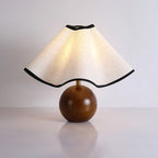 Rzeźbiarska, falista lampa stołowa do wnętrz