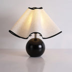 Rzeźbiarska, falista lampa stołowa do wnętrz