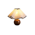 Rzeźbiarska, falista lampa stołowa do wnętrz
