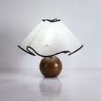 Rzeźbiarska, falista lampa stołowa do wnętrz