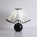 Rzeźbiarska, falista lampa stołowa do wnętrz