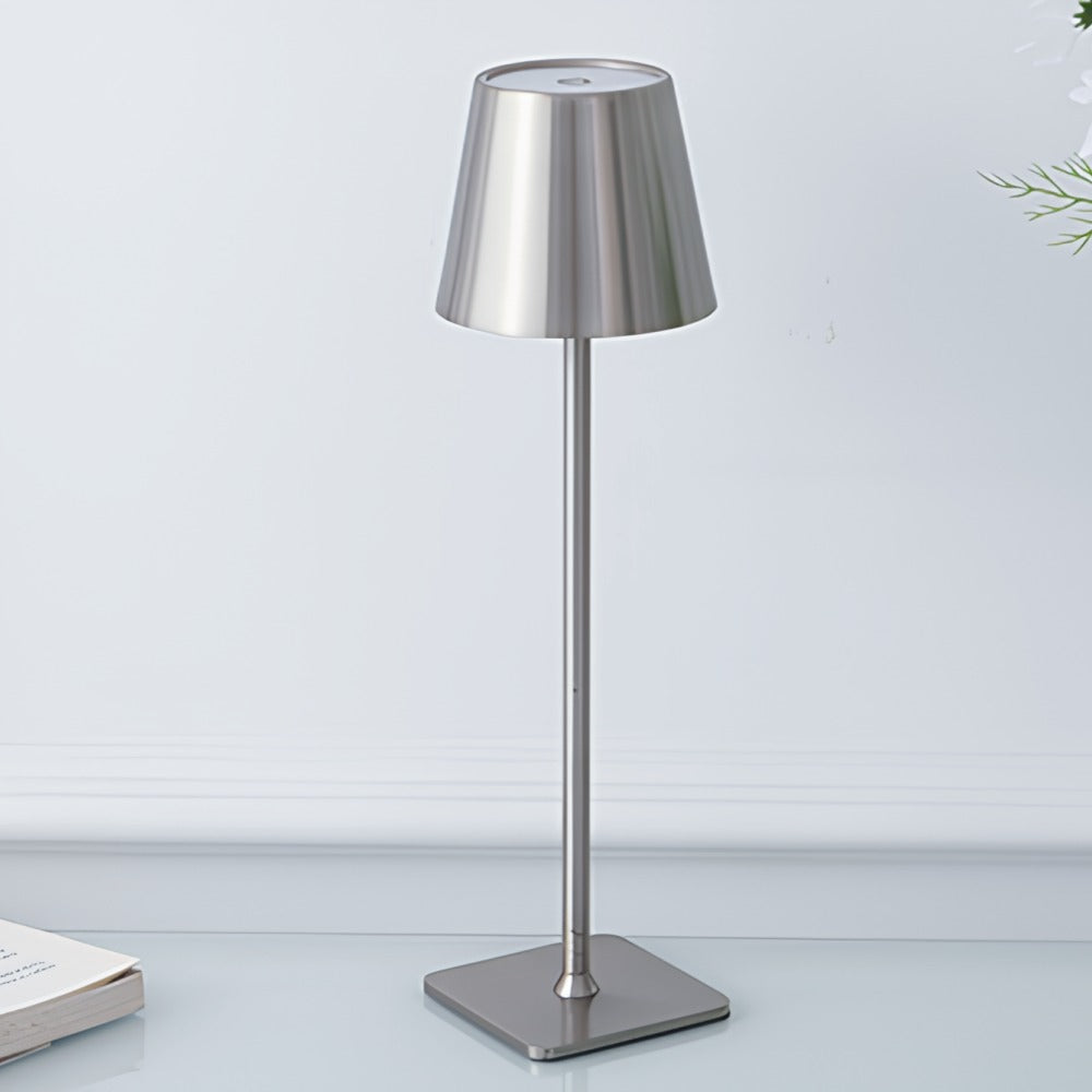 Smukła dotykowa bezprzewodowa lampa stołowa LED