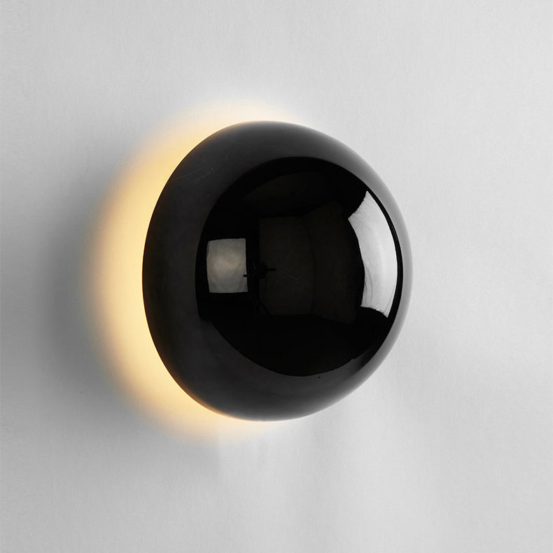 Urokliwa antyczna lampa ścienna w stylu średniowiecznym