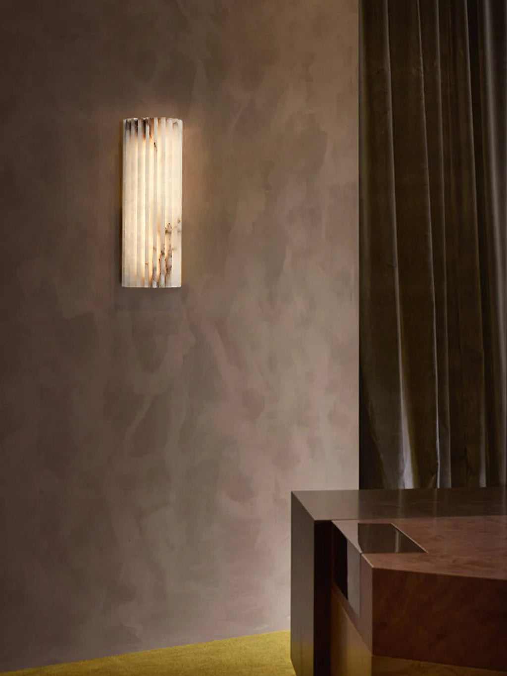 Estetyczna lampa ścienna z alabastru
