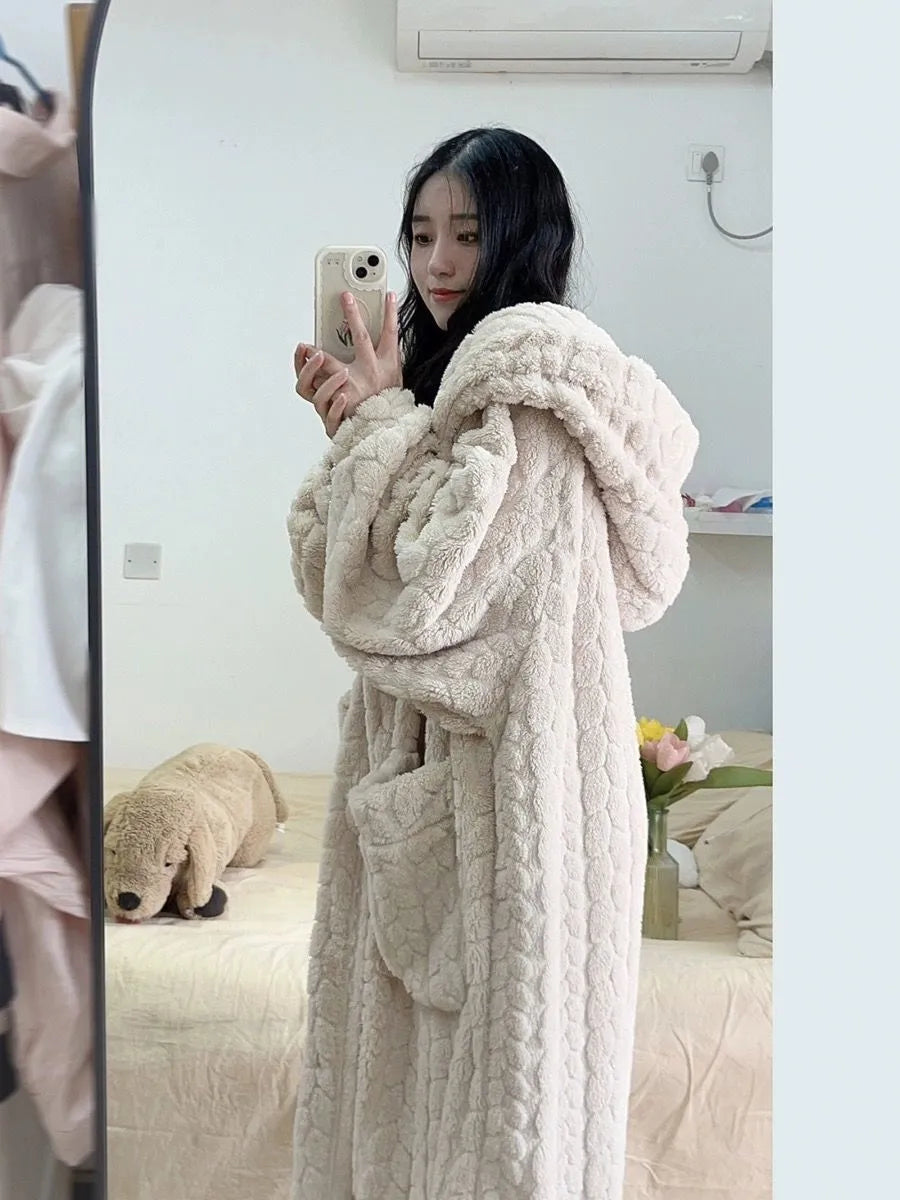 Stylowy szlafrok z kapturem do relaksu w domu