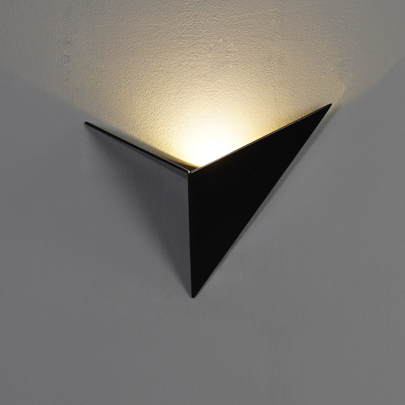 Artystyczna smukła trigon lampa ścienna