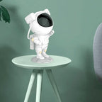 Efektowny Projektor Galaktyczny Astronaut – 8 Kolorów Nebuli