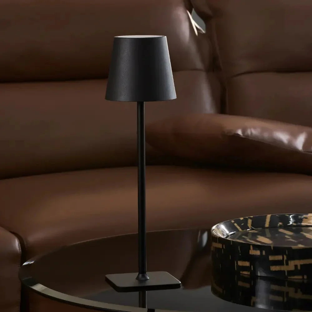 Smukła dotykowa bezprzewodowa lampa stołowa LED