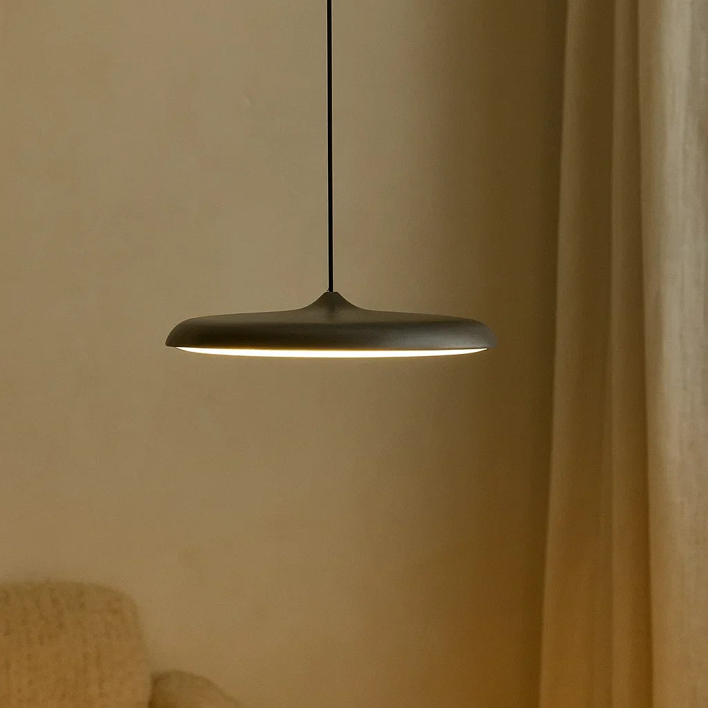 Nowoczesna skandynawska lampa wisząca LED – stylowe oświetlenie do wnętrz