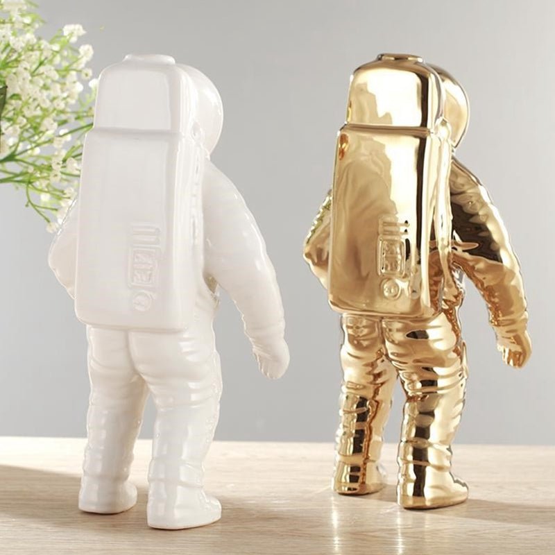 Wazon z figurką astronauty: nowoczesny akcent wystroju w stylu kosmicznym