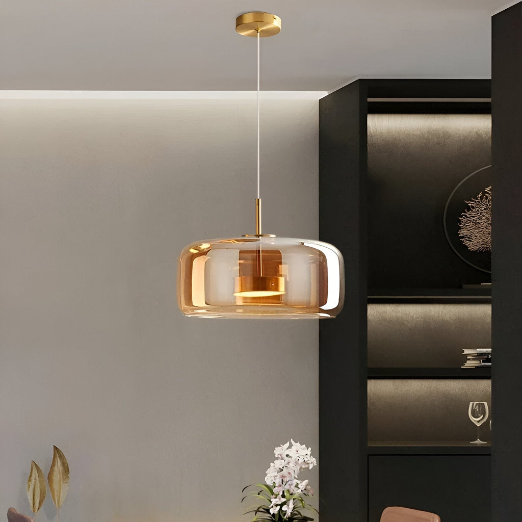 Lampa sufitowa w stylu retro z potrójnym kloszem szklanym i regulowanym oświetleniem LED