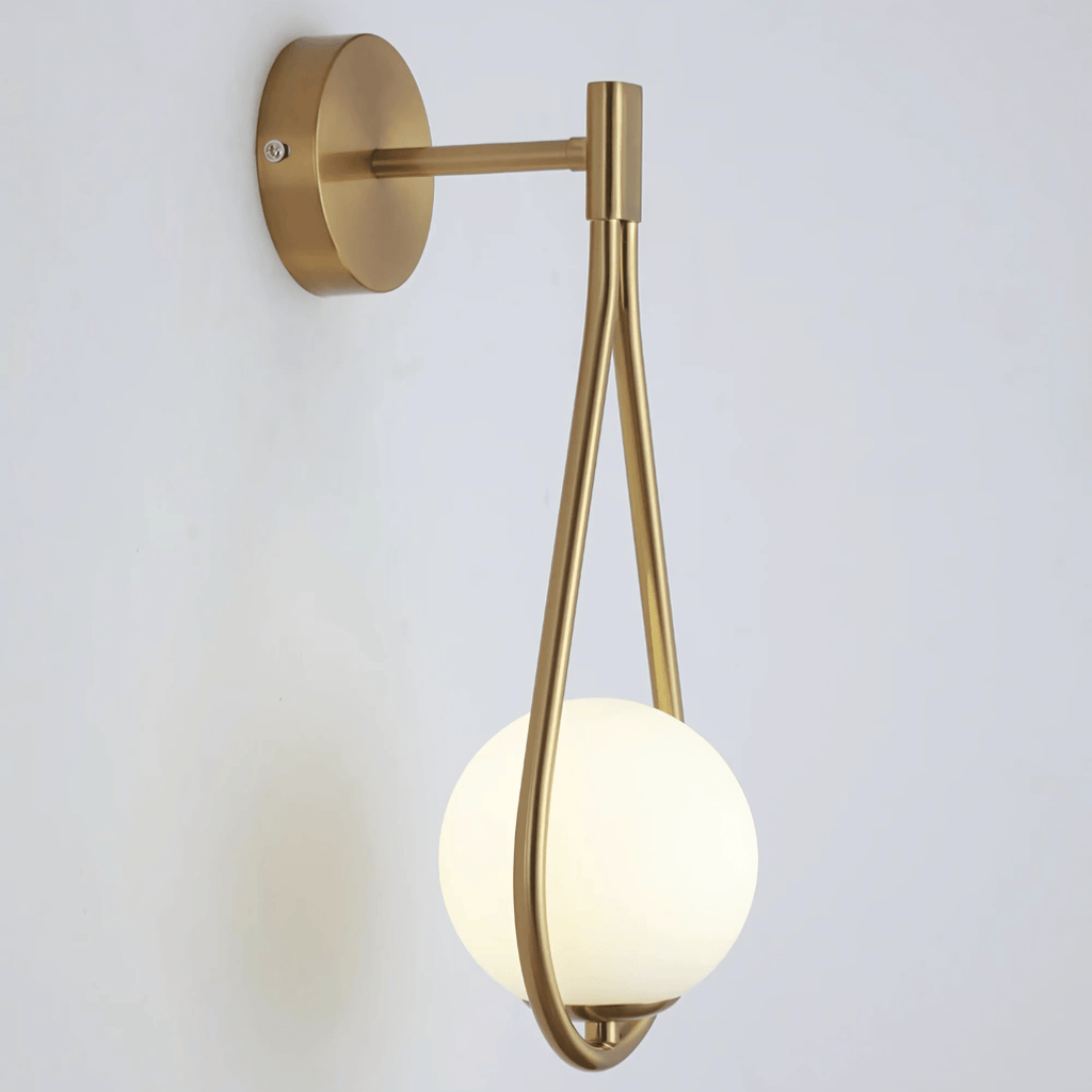 Nowoczesna lampa ścienna z kulą szklaną