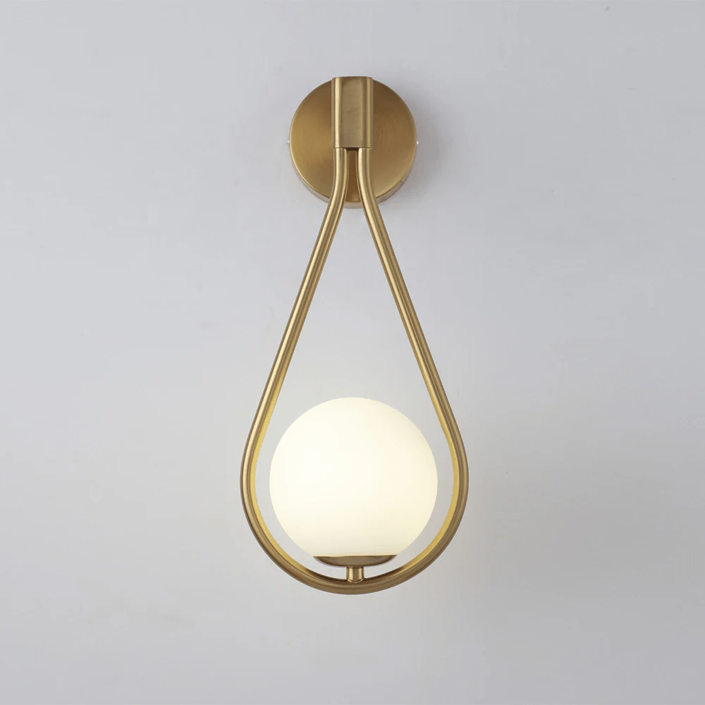 Nowoczesna lampa ścienna z kulą szklaną